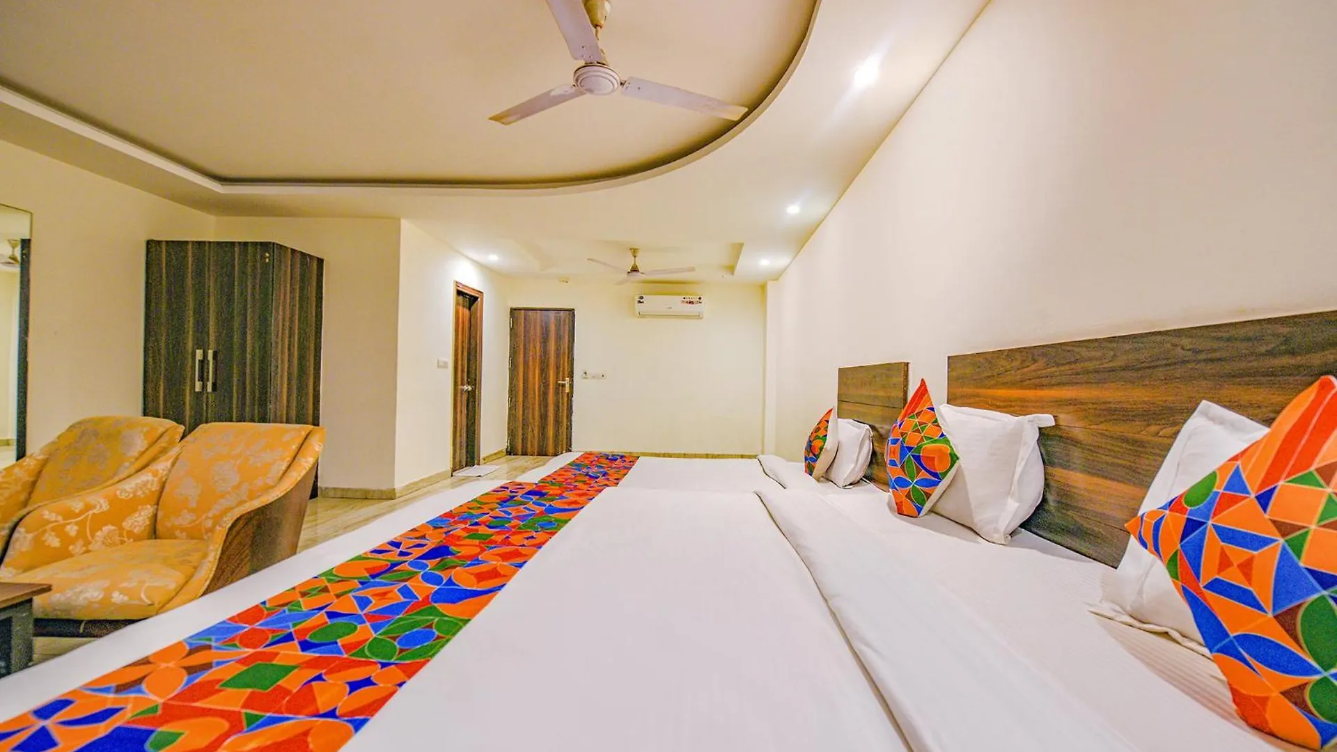 Hotel Lakshmi Palace contacts