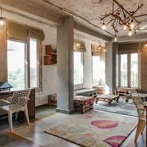 J House Near Bhikaji Albergue