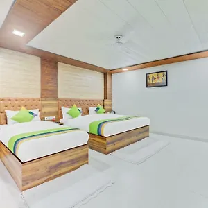 Nysha Palace Near Igi Airport Hotel